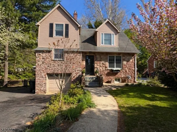 10 Passaic Ave, Roseland Boro, NJ 07068