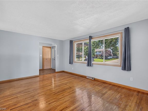 4th image of 13700 Indian Creek Dr