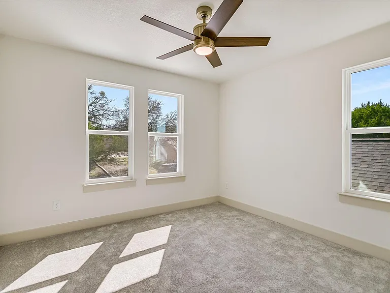 424 Shady Bluff Dr — Photo 13