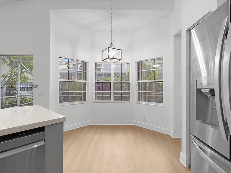 1525 Seabay Rd — Photo 4