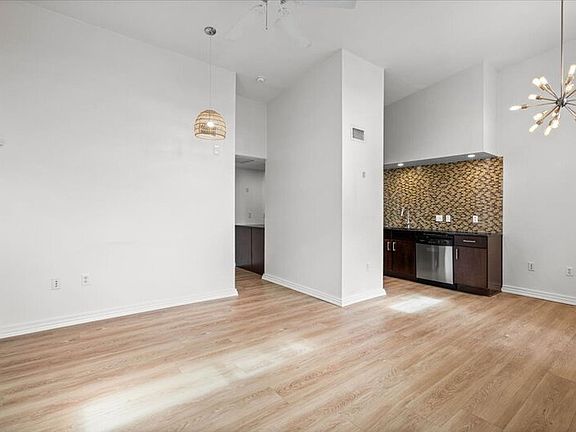 4th image of 2200 Dickson Dr APT 227