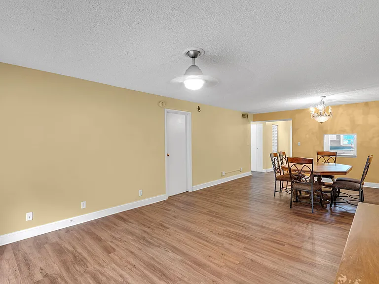 5900 NW 44th St #106 — Photo 11