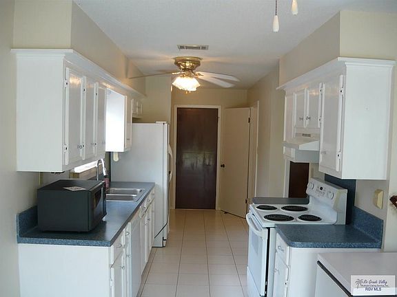 3rd image of 413 Brookshire Dr