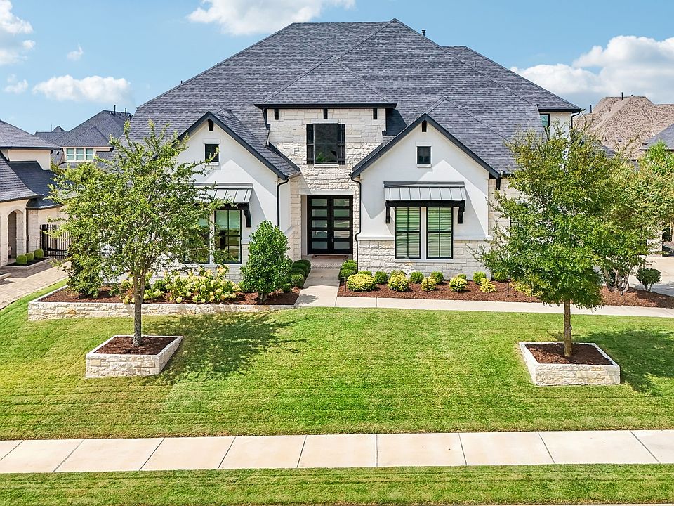 1st image of 821 Wright Ln