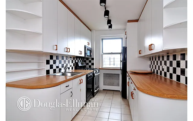 Sold by Douglas Elliman | media 4