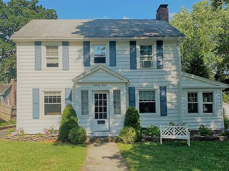 61 Lexington Pkwy — Photo 1