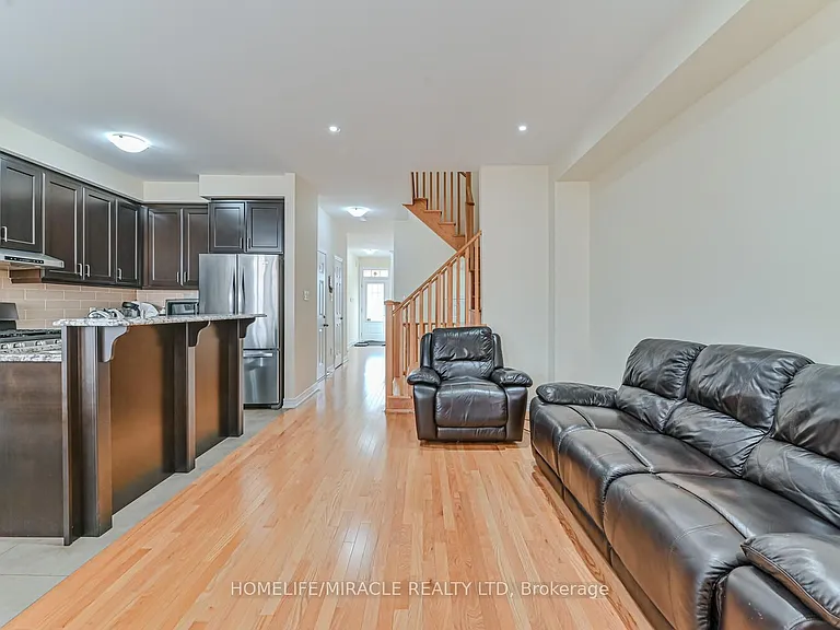 105 Sky Harbour Dr — Photo 4