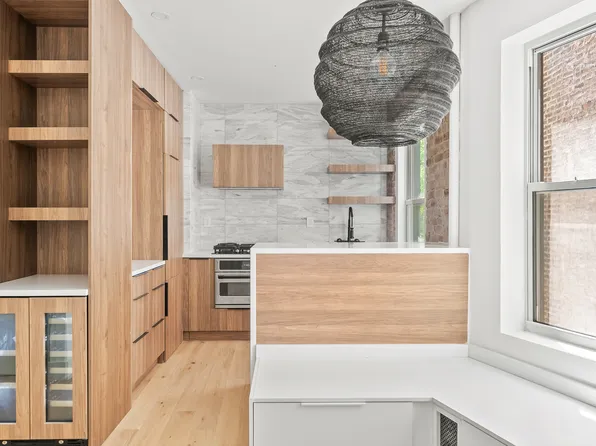 342 West 21st Street 3E image 3 of 9