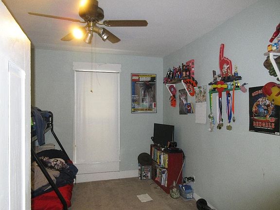 5th image of 212 E Walnut St