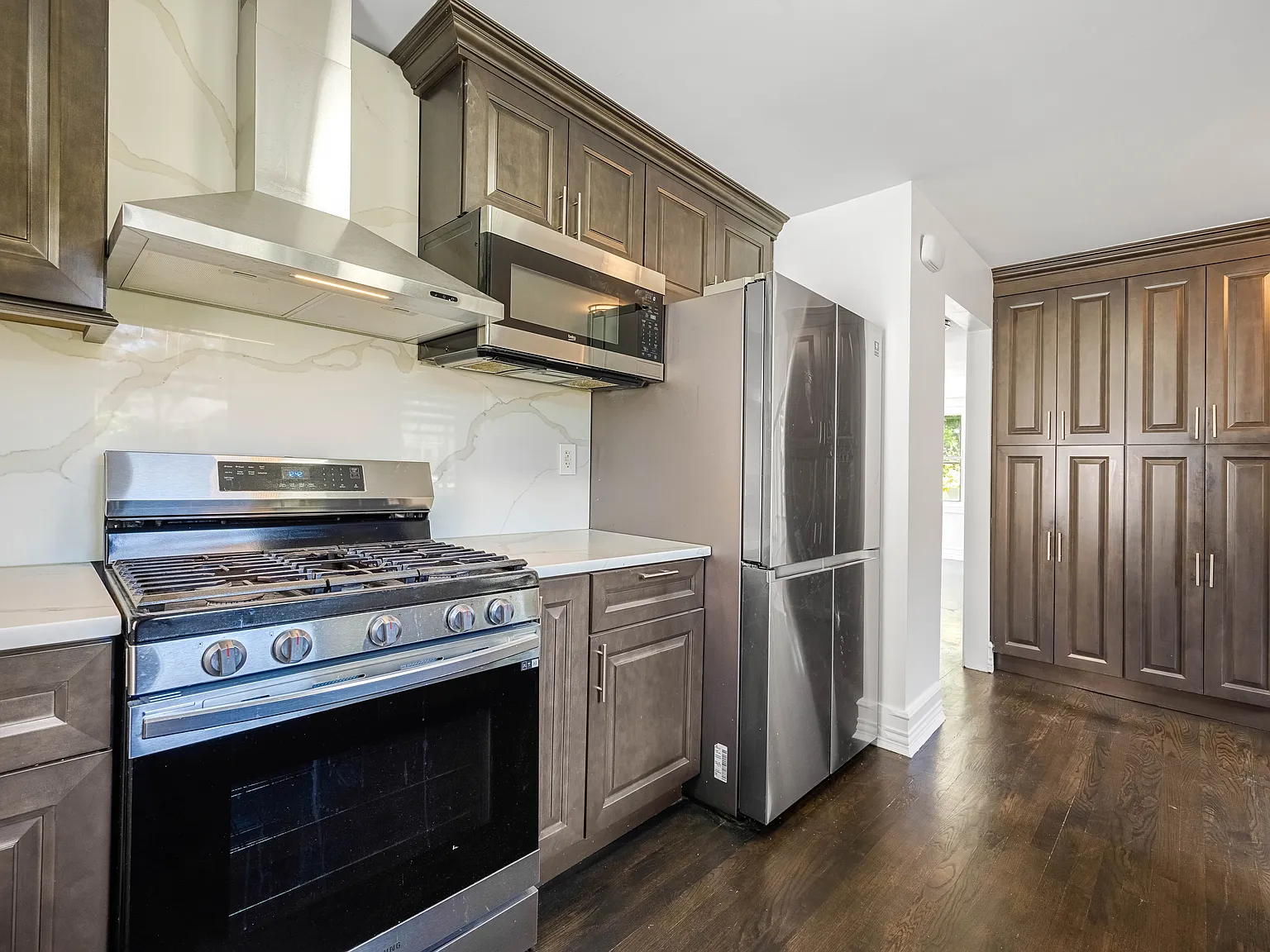 4 bed, $4,300 — Photo 3