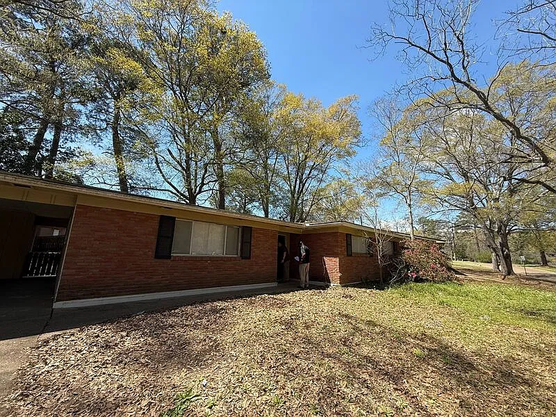 3 bed, 2.0 bath, $1,500 — Photo 2