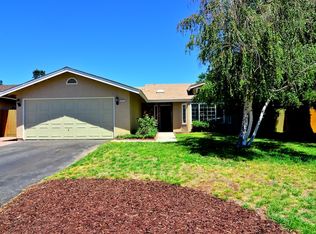 3222 Amber Dr, Paso Robles, CA 93446