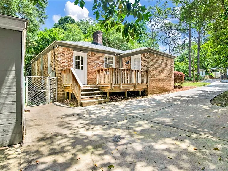 309 Border Dr W — Photo 17