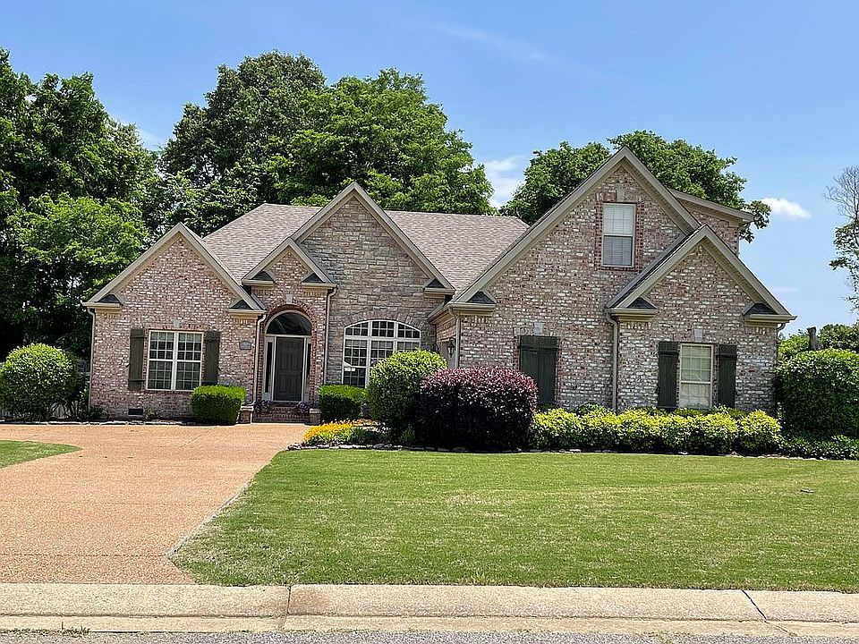 1st image of 380 Oakleigh Dr