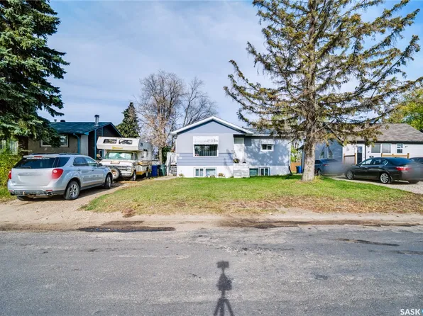 38 30th Street E, Prince Albert, SK S6V 1Y9