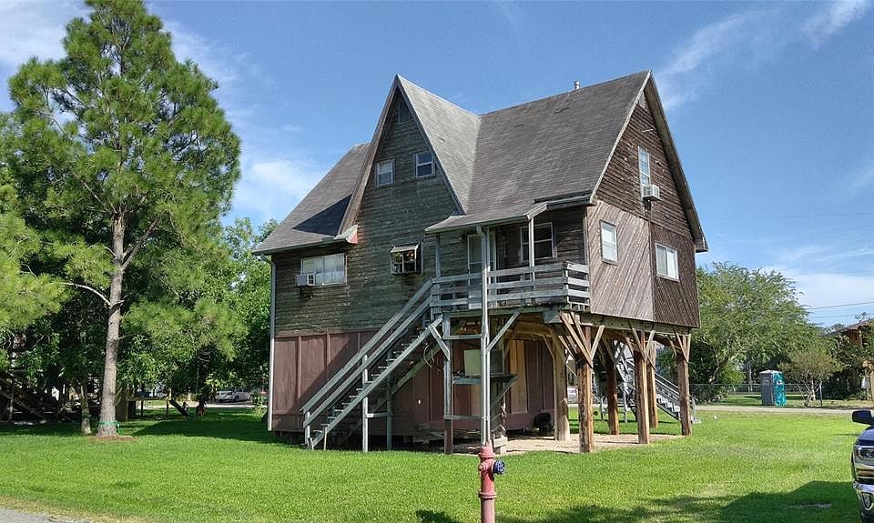 1st image of 2221 Coveside St