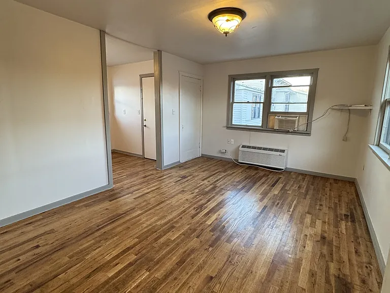 157 N 4th St E — Photo 9