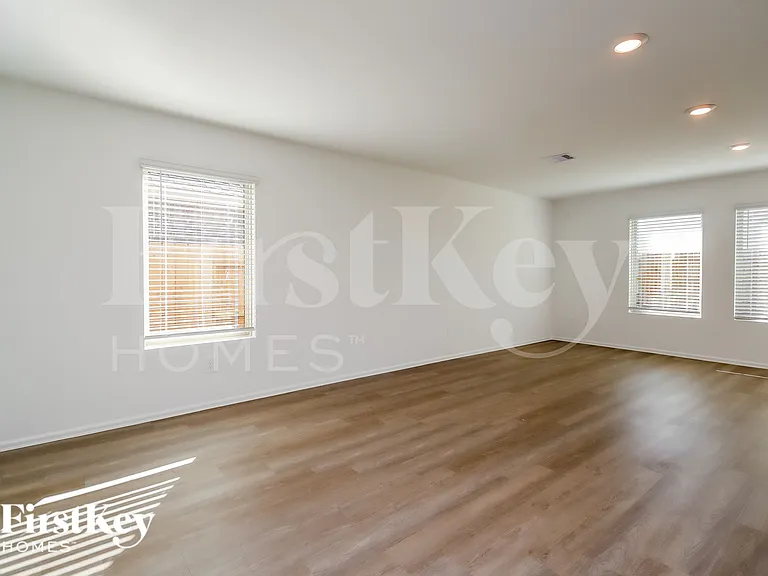 24143 Becker Hollow Ln — Photo 4