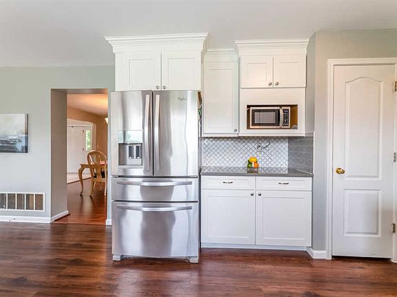 5th image of 10061 Cedarwood Dr
