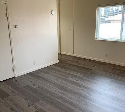 3rd image of 224 Eastside Dr #6