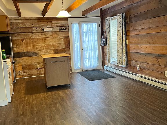 3rd image of 8 Maple St