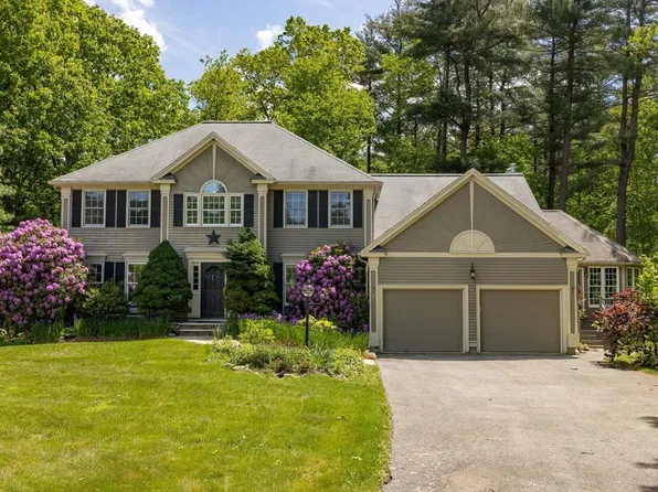 6 Rosemarie Ln, Georgetown, MA 01833