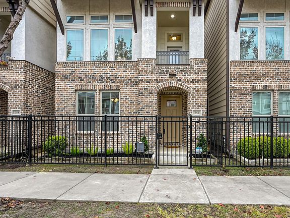 2nd image of 351 W 26th St