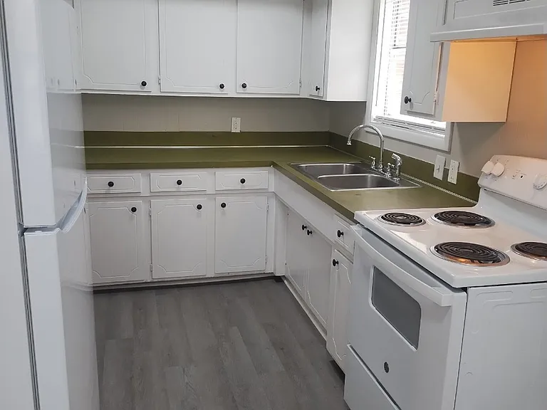1900 N Dixie Ave #21 — Photo 2