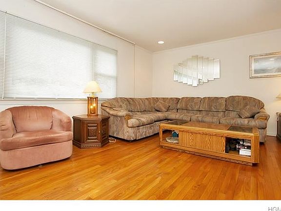 5th image of 82 Parkway Cir