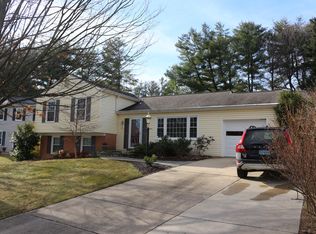 9 Lodge Pl, Rockville, MD 20850