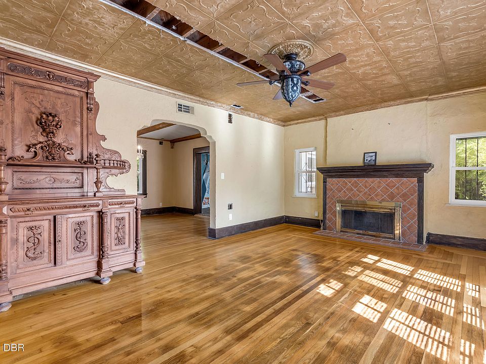 7th image of 688 Alcazar Ave