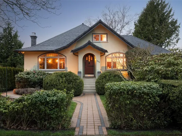 332 Irving Rd, Victoria, BC V8S 4A2