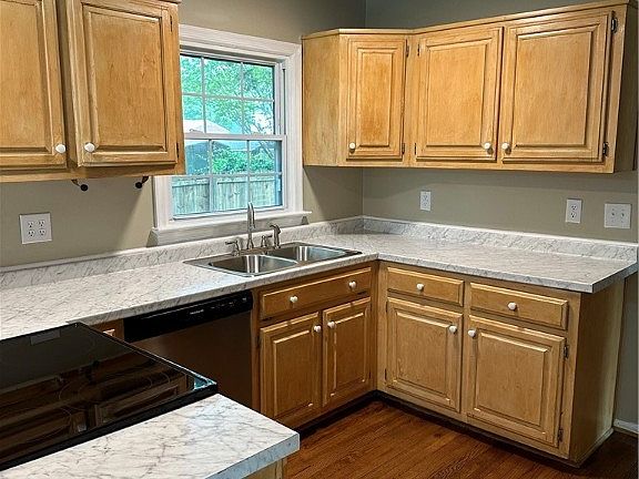 4th image of 6019 Potomac Ave