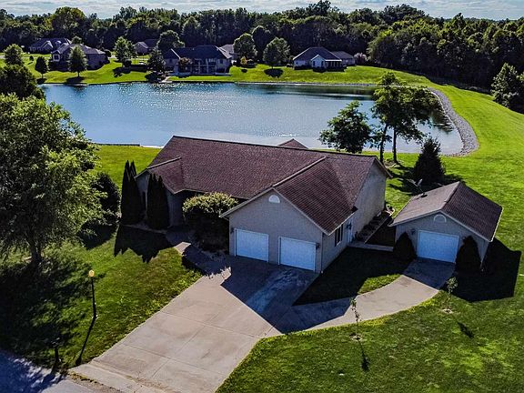 3rd image of 137 Twelve Oaks Dr