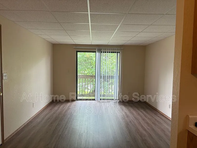 722 E Bain St — Photo 2