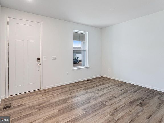 4th image of 505 Aster Ln