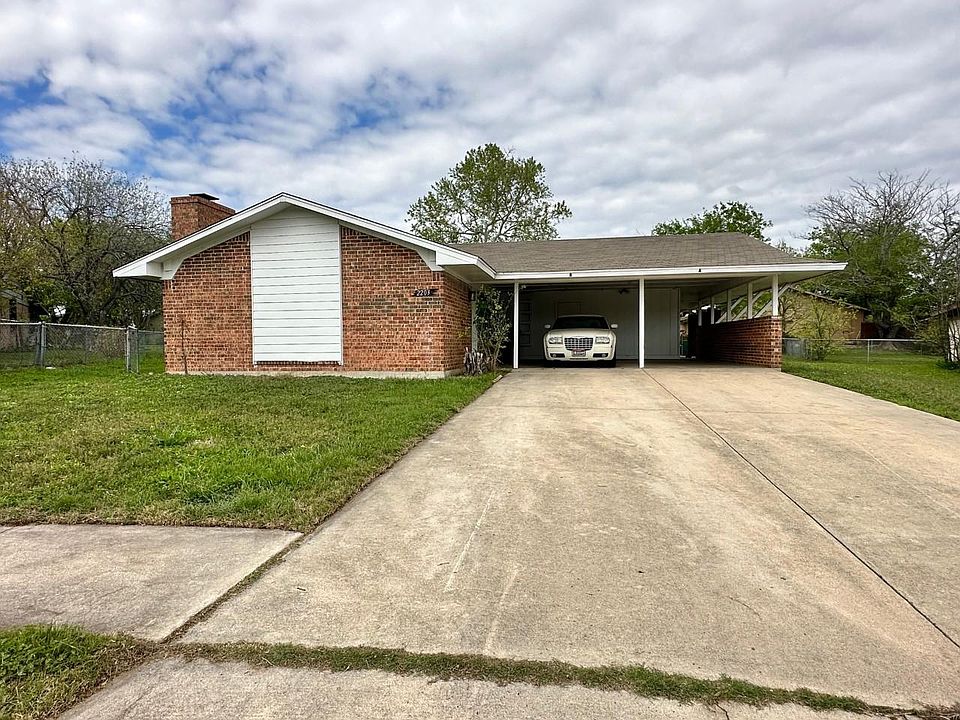 1st image of 2203 Wheeler Cir #A