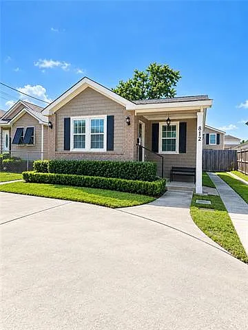 812 Ridgelake Dr