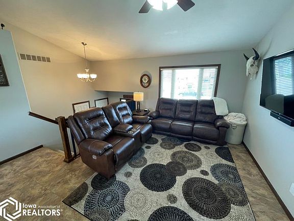5th image of 501 Pine Brooke Dr