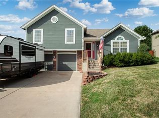 1108 Country Ln, Raymore, MO 64083