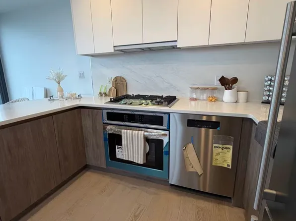 2286 Cropsey Avenue image 7 of 11