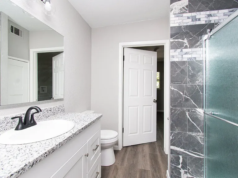 605 N Main St — Photo 16