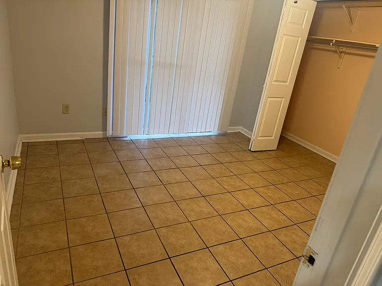 625 Vouray Dr — Photo 3