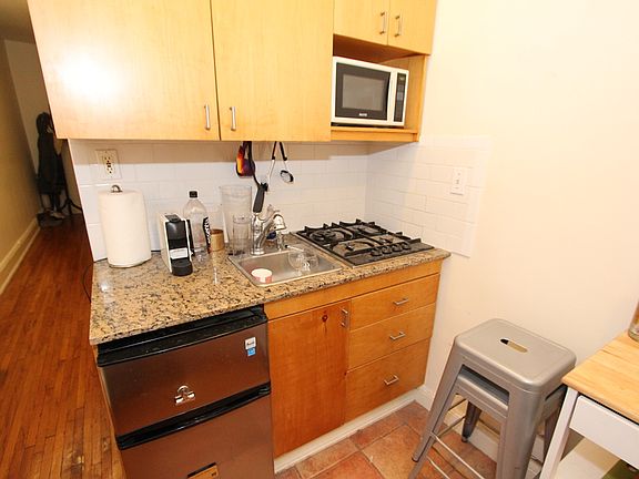 5th image of 315 W 14th St APT 2F