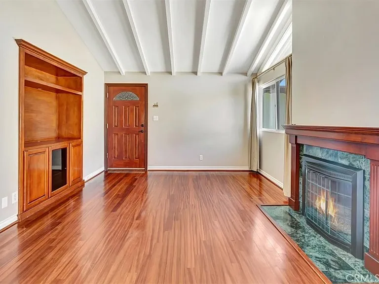 1522 W Robin Rd — Photo 4