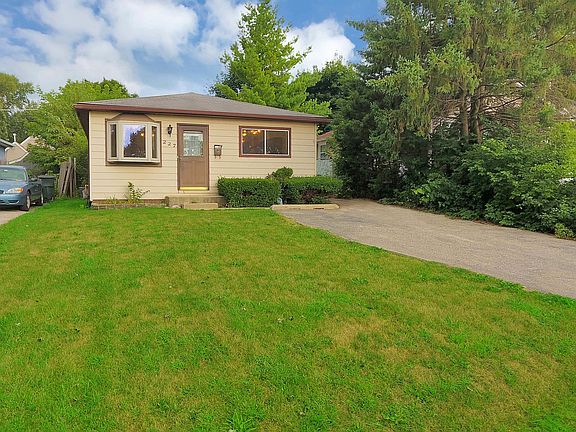 2nd image of 227 Brierhill Dr
