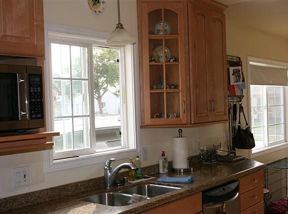 4th image of 6048 Dunrobin Ave
