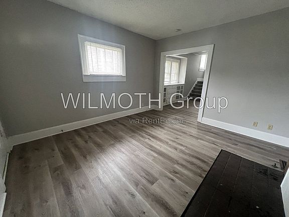 2nd image of 3948 Boulevard Pl