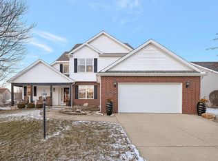 610 Dove Dr, Mahomet, IL