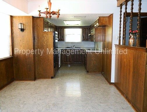2nd image of 111 N Venice Dr